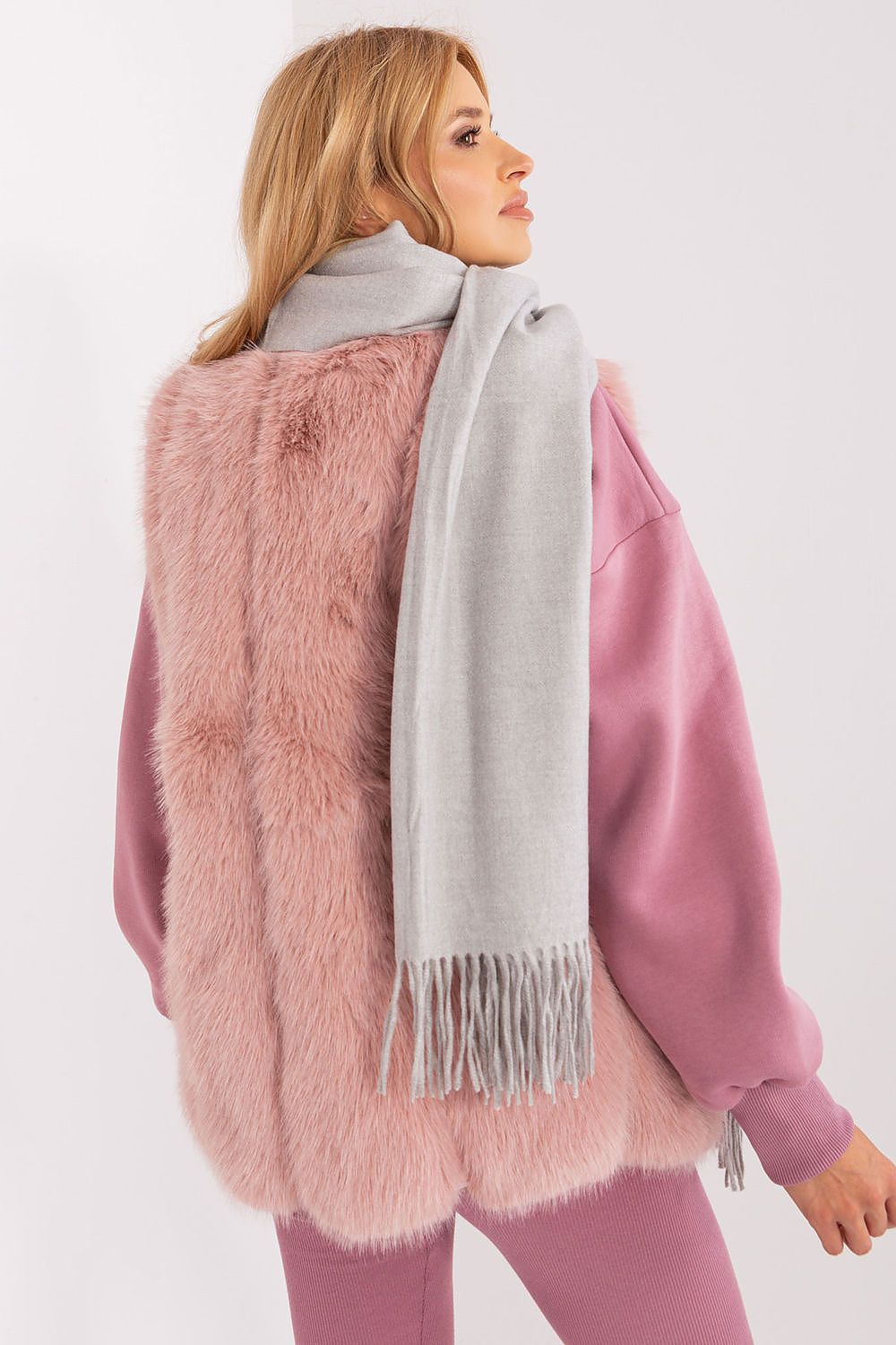  Shawl model 187613 AT 