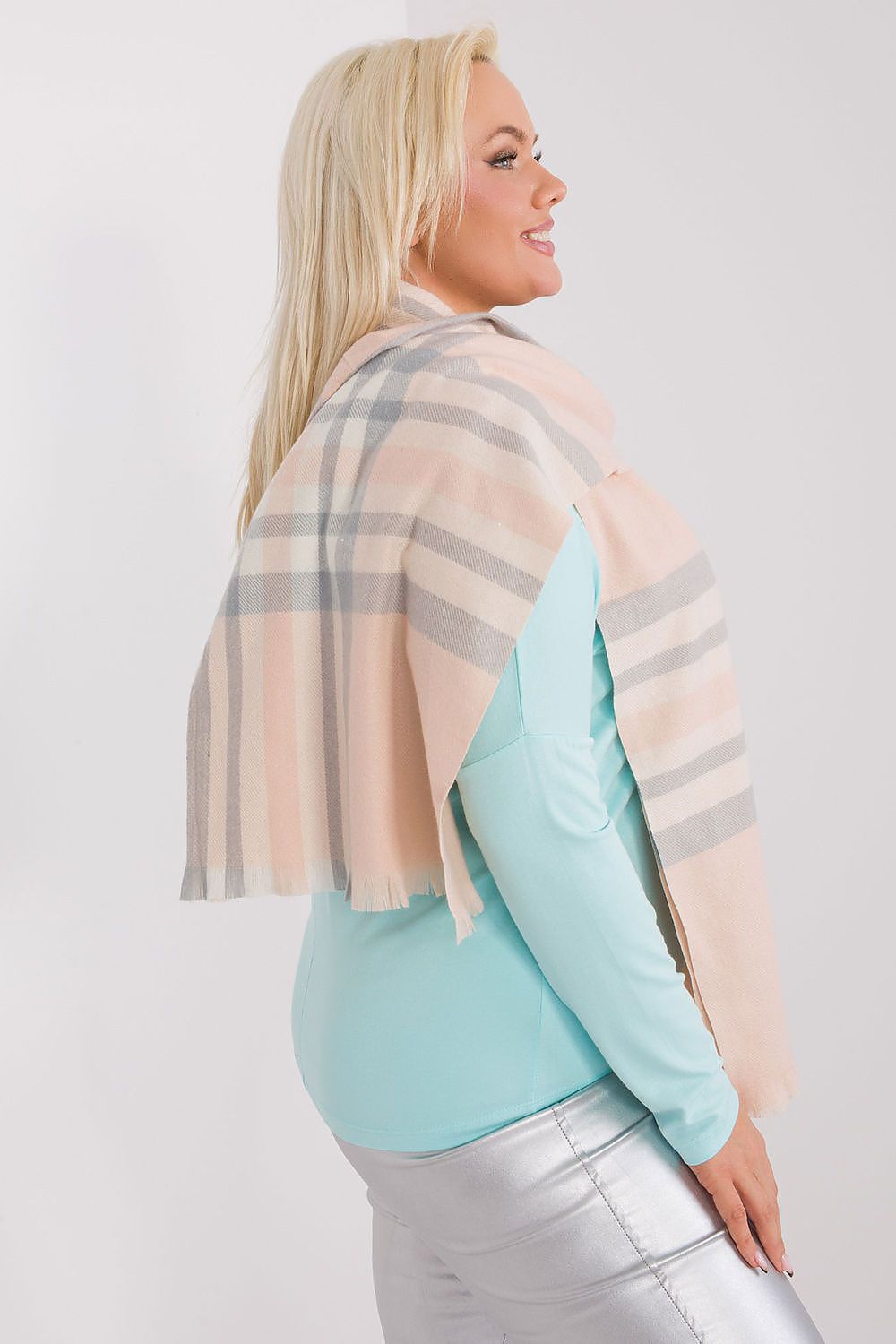  Shawl model 190562 AT 