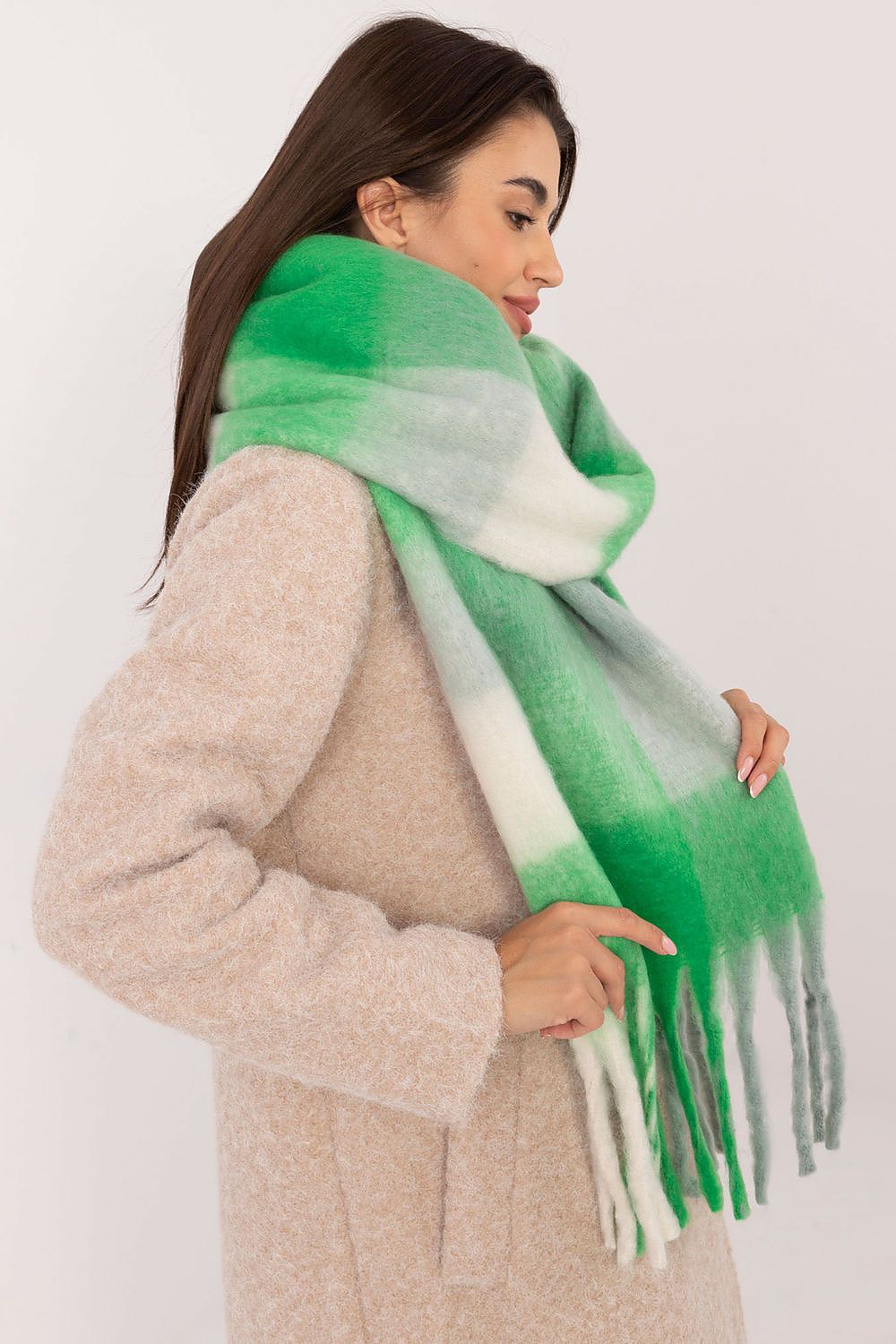  Shawl model 203181 AT 